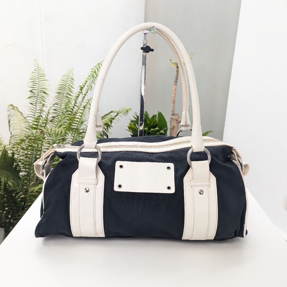 🌹 Burberry Black Bag with Classic Check Interior - Picture 3 of 13